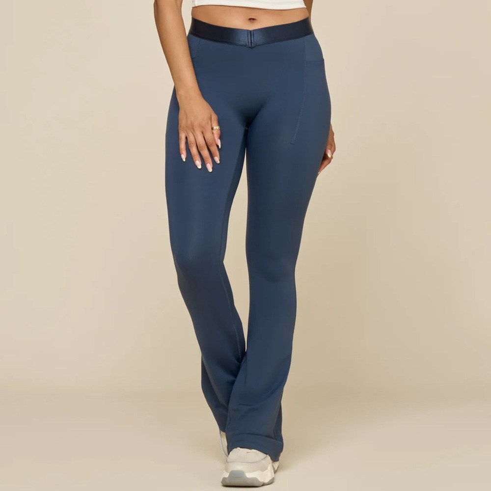 NWT Popflex Navy Contour Flared Legging - Picture 7 of 16